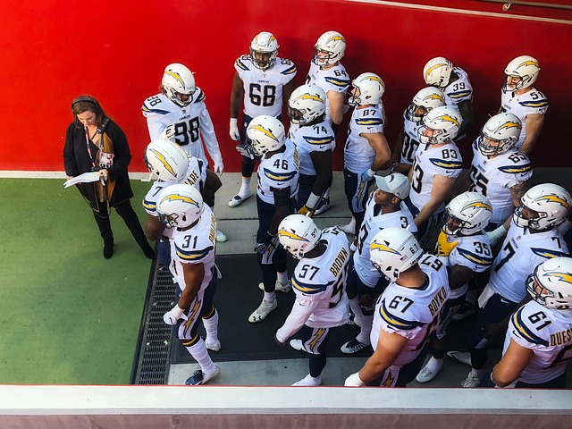 詹金斯再就业速度惊人!灰熊后悔换帅,莫兰特不满.